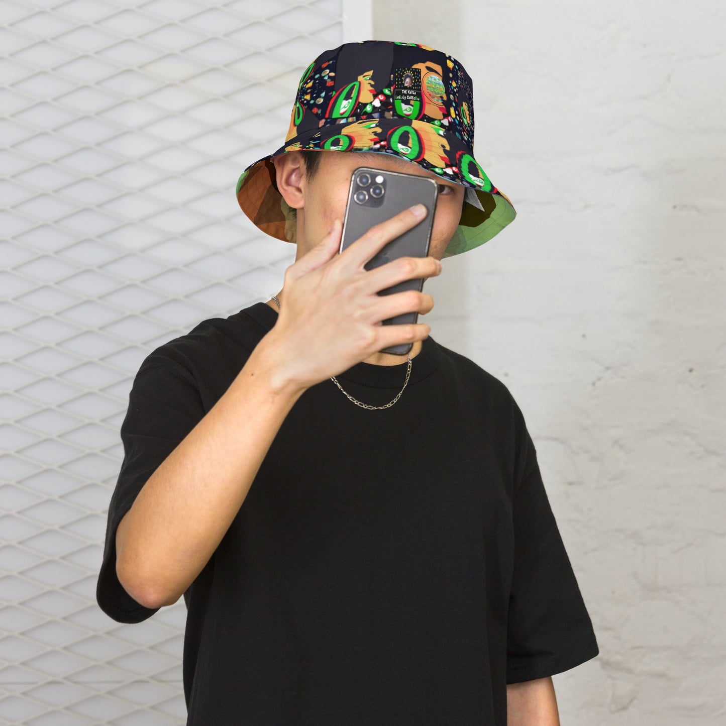 Reversible bucket hat